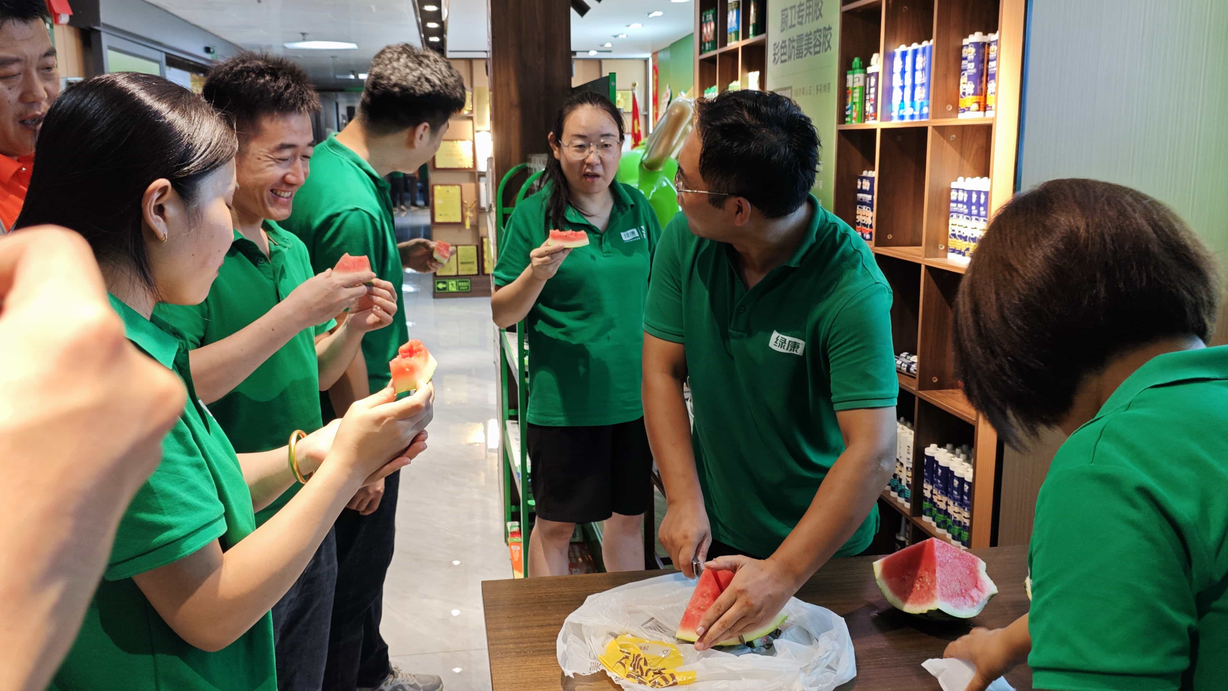 吃西瓜了！！-出伏日的“甜蜜暴击”和“透心凉”请查收！